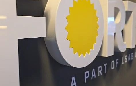 Frigolitskylt med logotyp